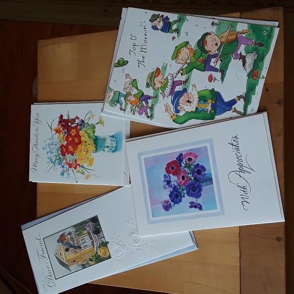 28 GREETING CARDS HALLMARK AND OTHER BRANDS - Picture 9 of 10